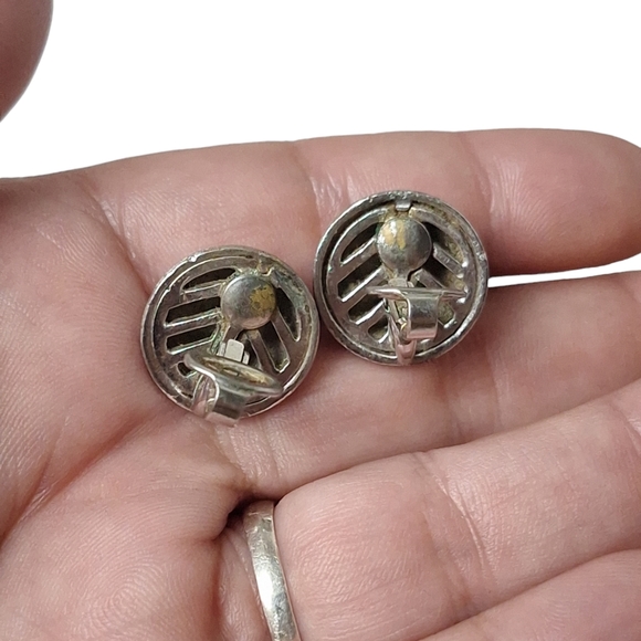 Vintage Crown Trifari Clip On Earrings Brushed Silver Tone Round Button Design - Picture 3 of 6